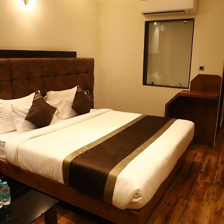 Hotel Emperio Grand Lucknow Zewnętrze zdjęcie