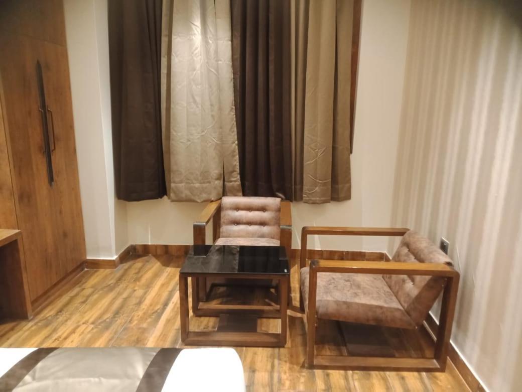 Hotel Emperio Grand Lucknow Zewnętrze zdjęcie