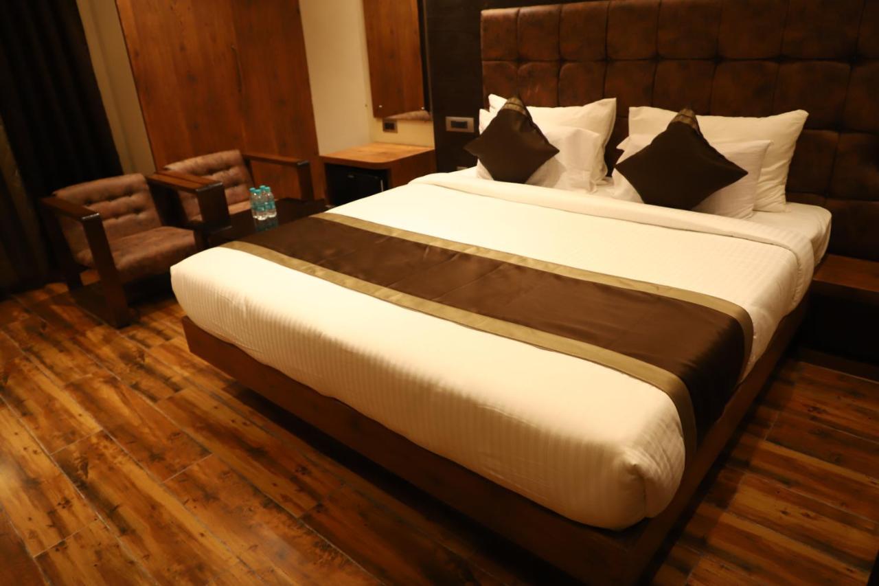 Hotel Emperio Grand Lucknow Zewnętrze zdjęcie