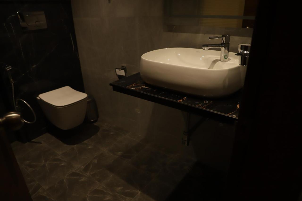 Hotel Emperio Grand Lucknow Zewnętrze zdjęcie