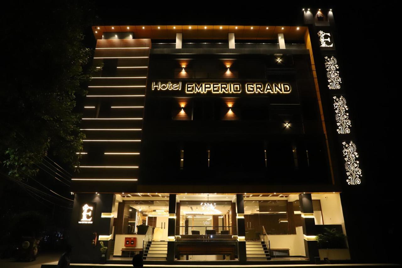 Hotel Emperio Grand Lucknow Zewnętrze zdjęcie