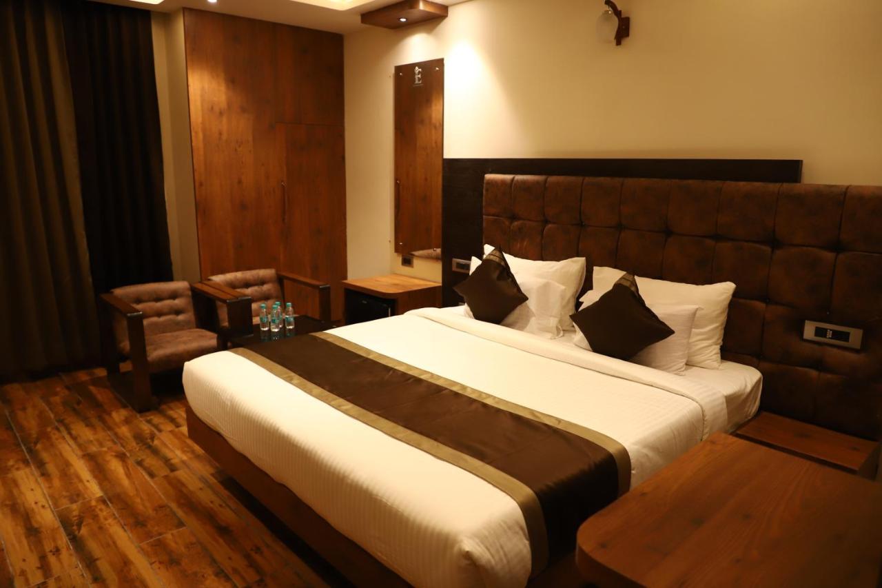 Hotel Emperio Grand Lucknow Zewnętrze zdjęcie