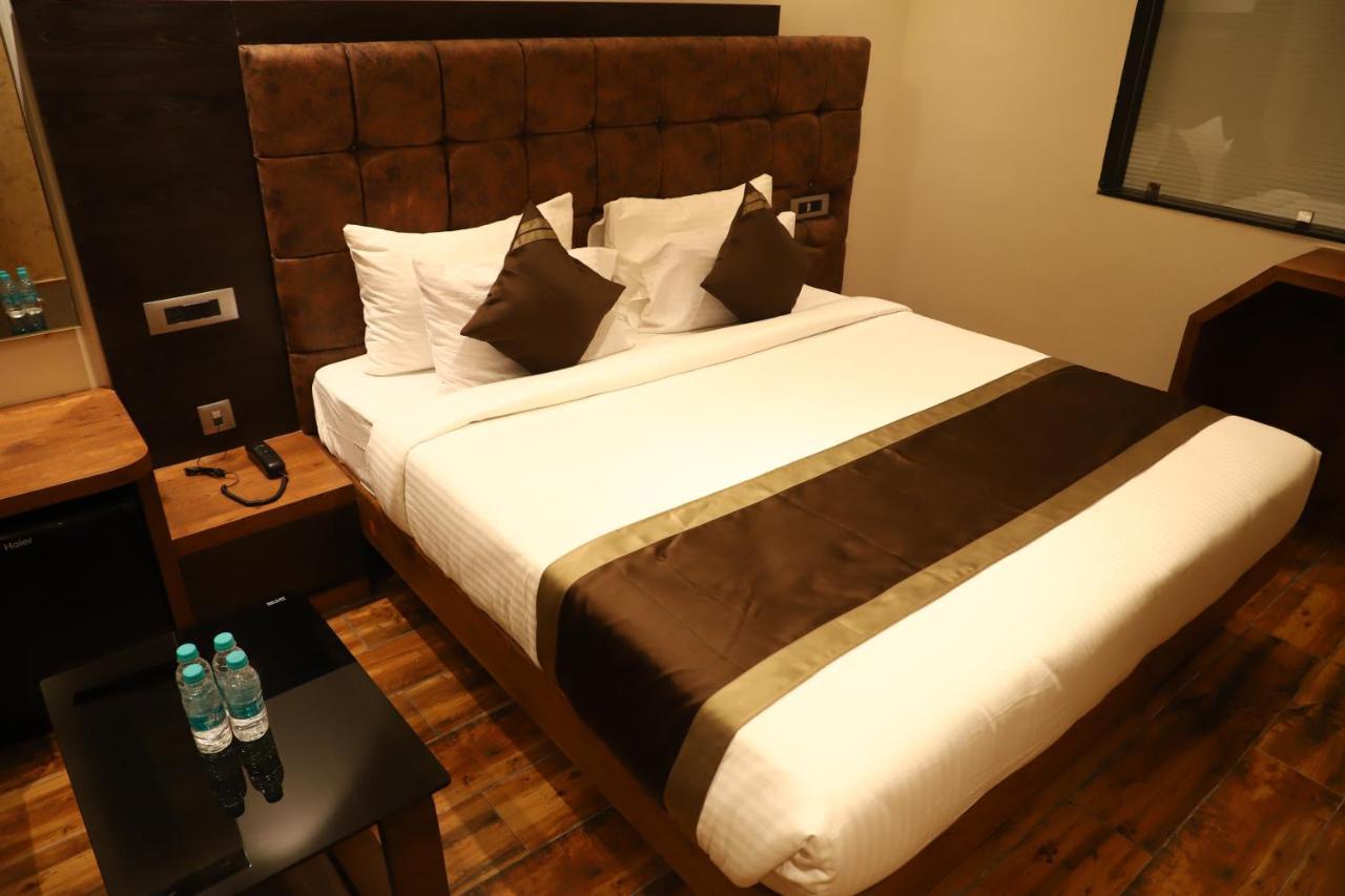 Hotel Emperio Grand Lucknow Zewnętrze zdjęcie