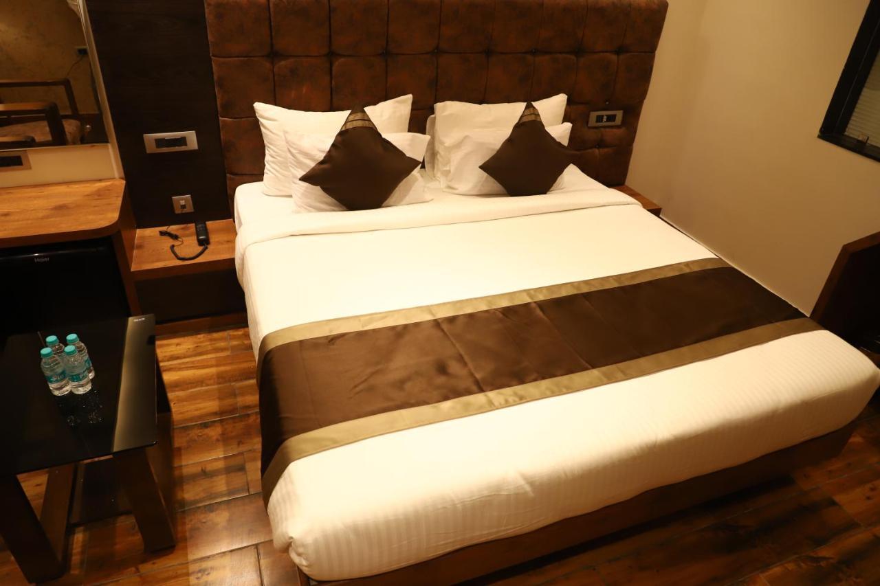 Hotel Emperio Grand Lucknow Zewnętrze zdjęcie