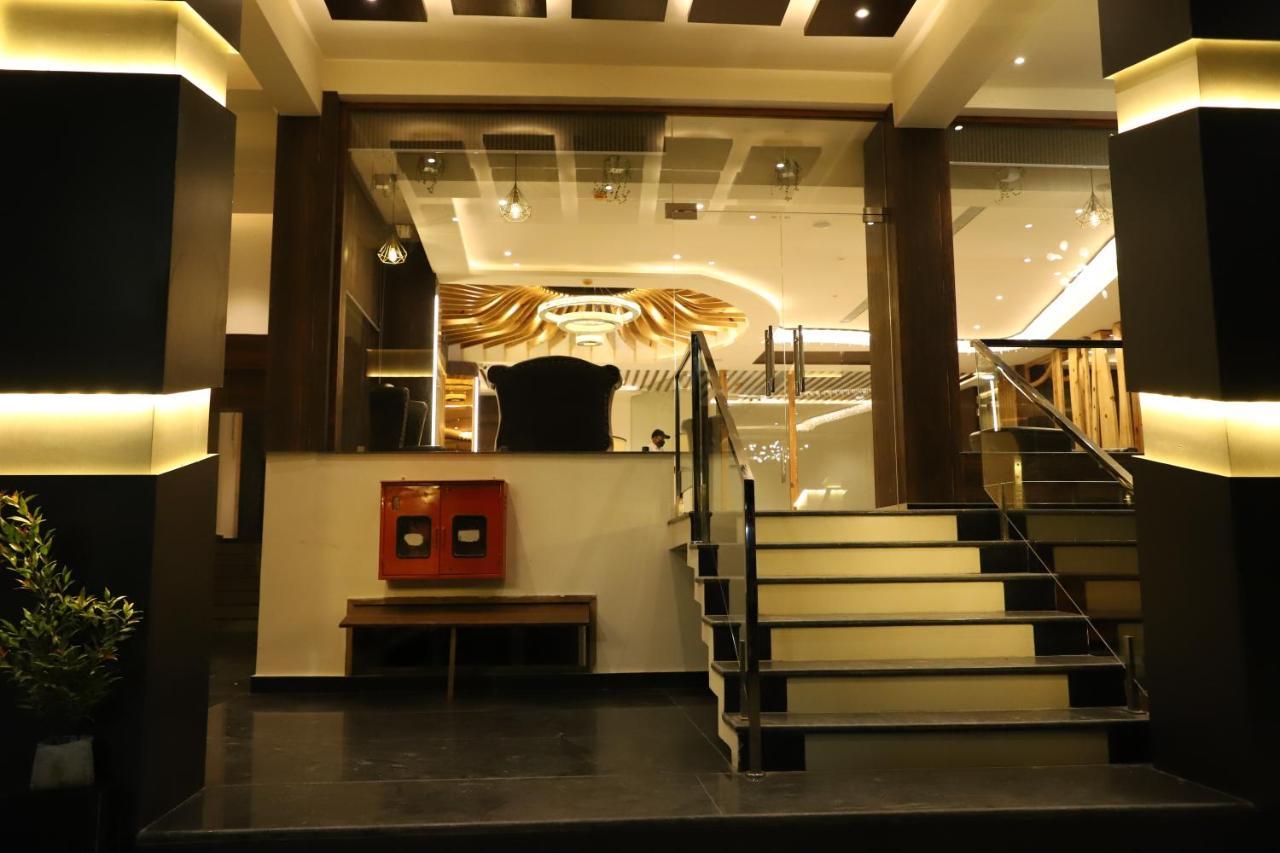 Hotel Emperio Grand Lucknow Zewnętrze zdjęcie