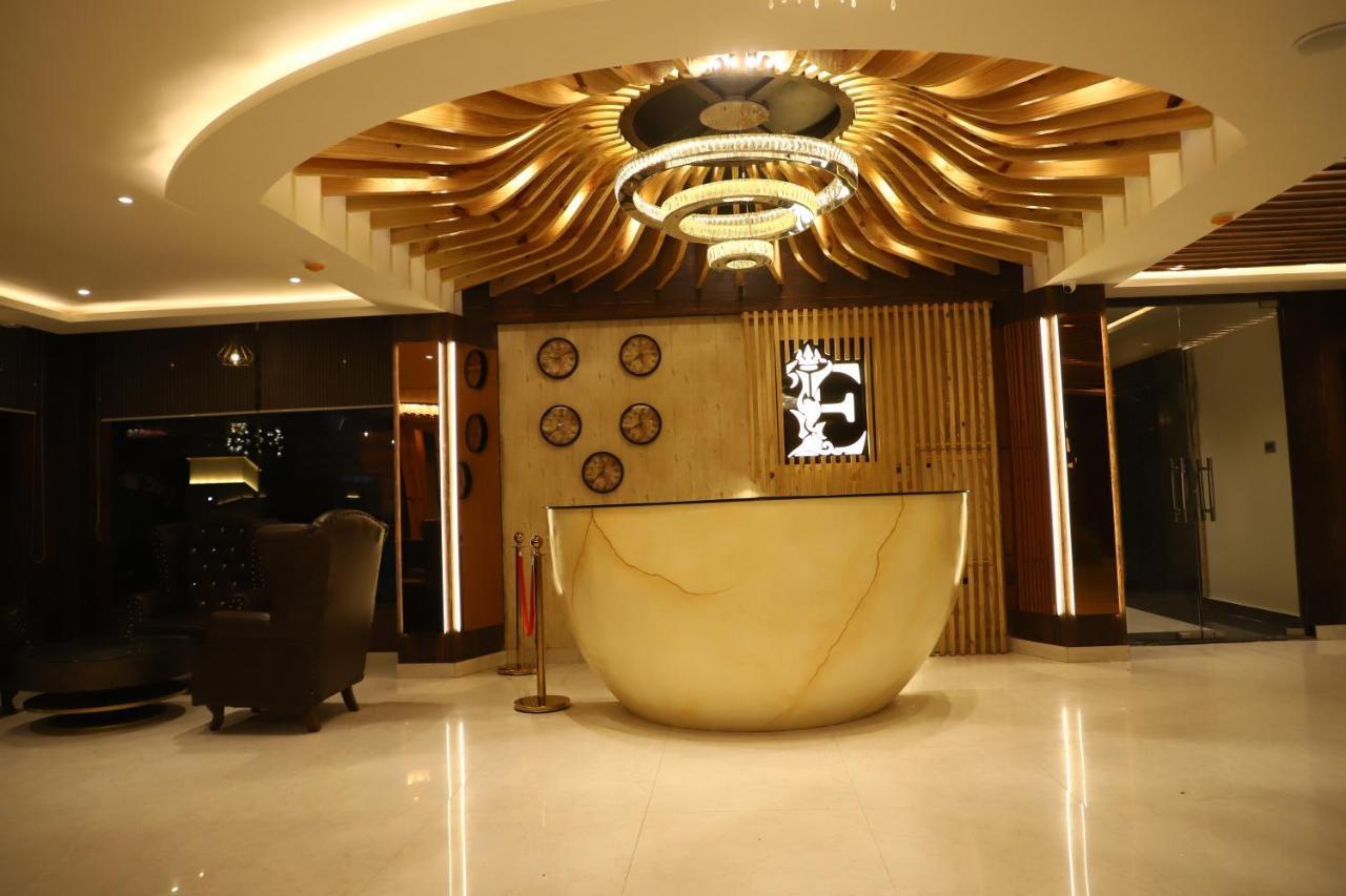 Hotel Emperio Grand Lucknow Zewnętrze zdjęcie